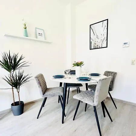 Renoviertes Apartment In Zentraler Lage - Wlan, Smart-Tv, Kueche, Balkon Und Queensize-Bett Fuer 4 Gaeste Erfurt Eksteriør billede