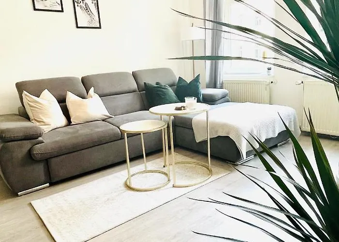 Renoviertes Apartment In Zentraler Lage - Wlan, Smart-Tv, Kueche, Balkon Und Queensize-Bett Fuer 4 Gaeste