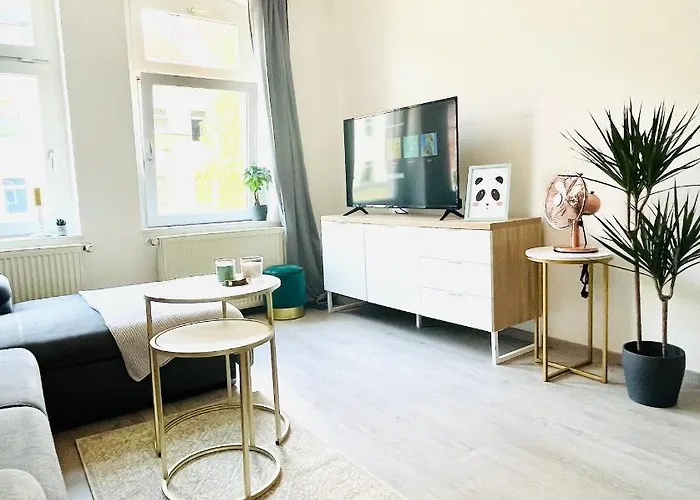 Renoviertes Apartment In Zentraler Lage - Wlan, Smart-Tv, Kueche, Balkon Und Queensize-Bett Fuer 4 Gaeste